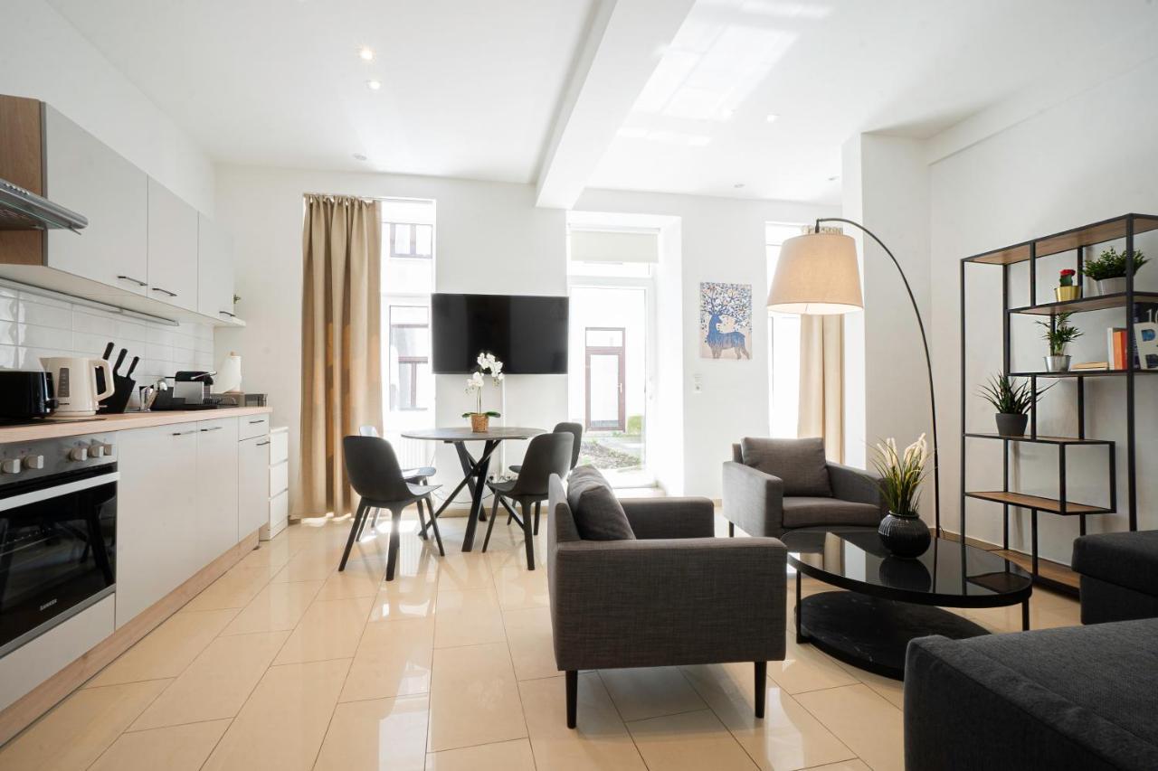 Chic Newly-Renovated Apartment Steps From Subway In Vienna'S Hernals District Екстериор снимка