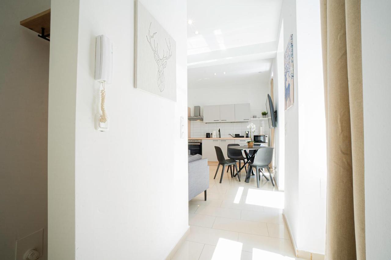 Chic Newly-Renovated Apartment Steps From Subway In Vienna'S Hernals District Екстериор снимка