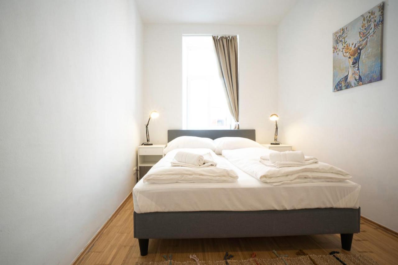 Chic Newly-Renovated Apartment Steps From Subway In Vienna'S Hernals District Екстериор снимка