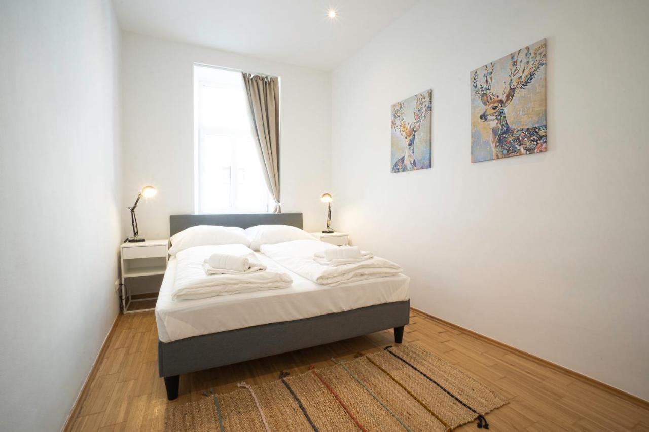 Chic Newly-Renovated Apartment Steps From Subway In Vienna'S Hernals District Екстериор снимка