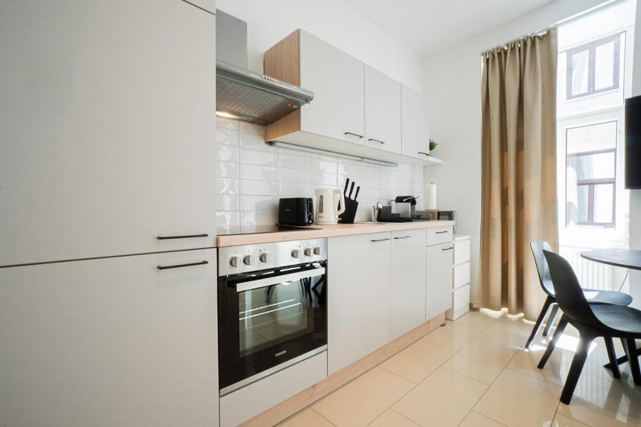 Chic Newly-Renovated Apartment Steps From Subway In Vienna'S Hernals District Екстериор снимка