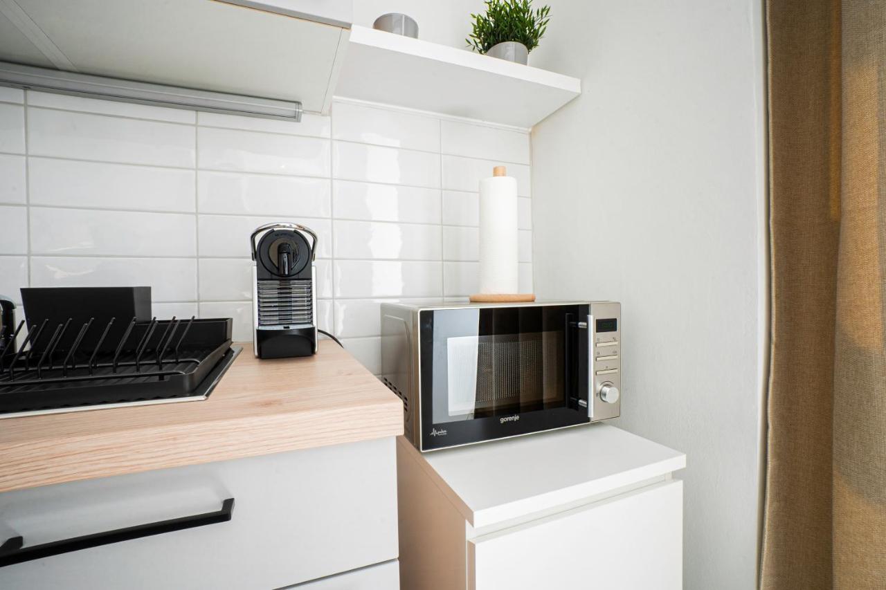 Chic Newly-Renovated Apartment Steps From Subway In Vienna'S Hernals District Екстериор снимка