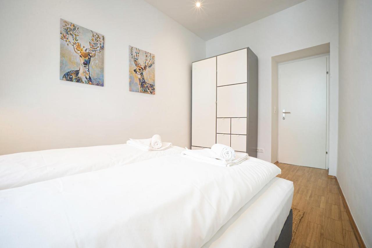Chic Newly-Renovated Apartment Steps From Subway In Vienna'S Hernals District Екстериор снимка
