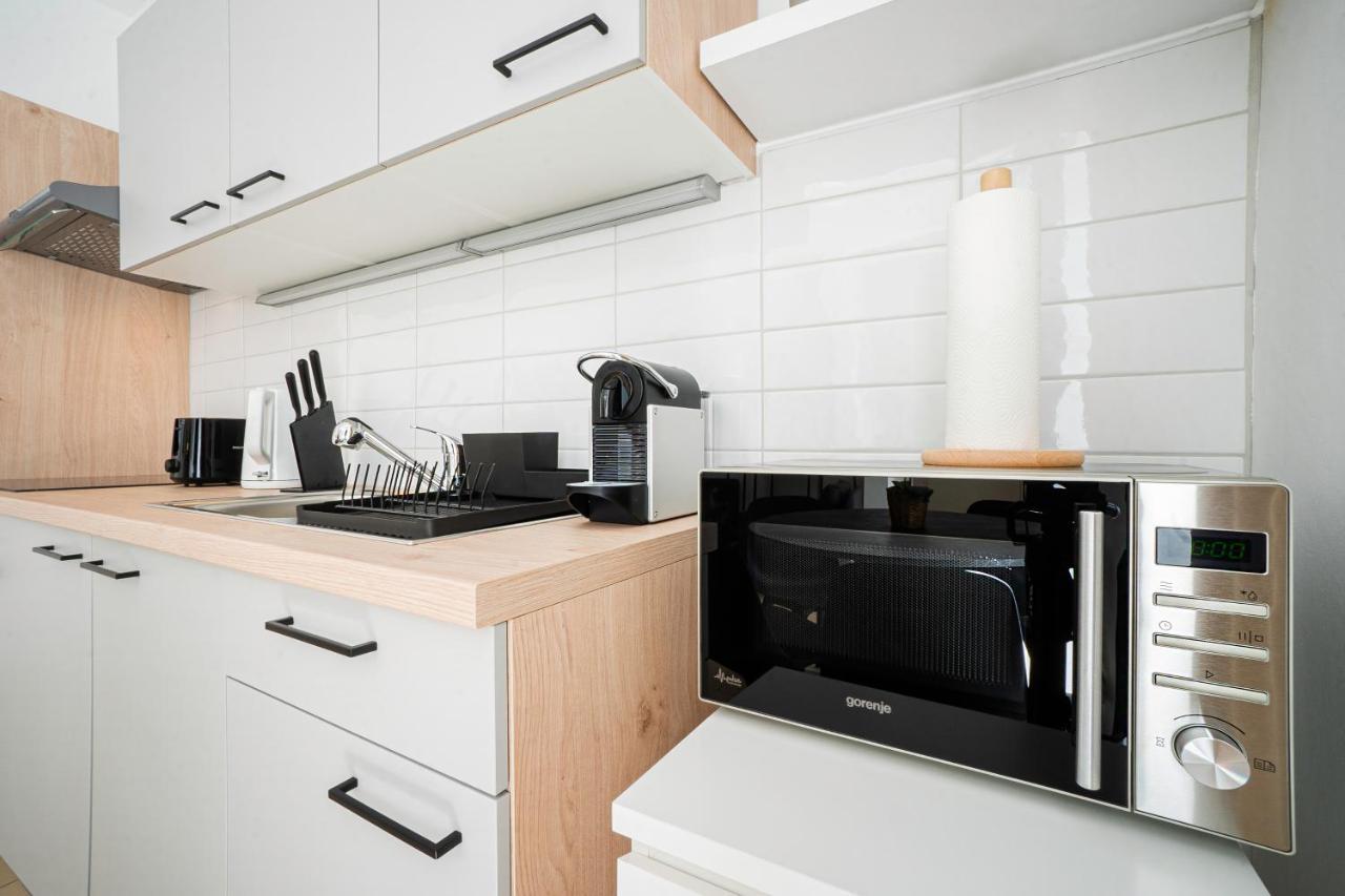 Chic Newly-Renovated Apartment Steps From Subway In Vienna'S Hernals District Екстериор снимка