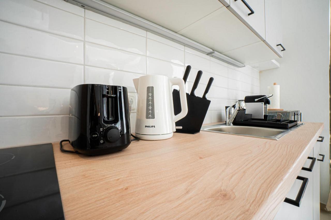 Chic Newly-Renovated Apartment Steps From Subway In Vienna'S Hernals District Екстериор снимка
